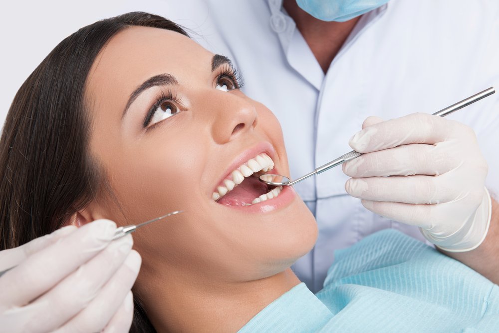 Что сделает стоматолог до беременности: уход за зубами