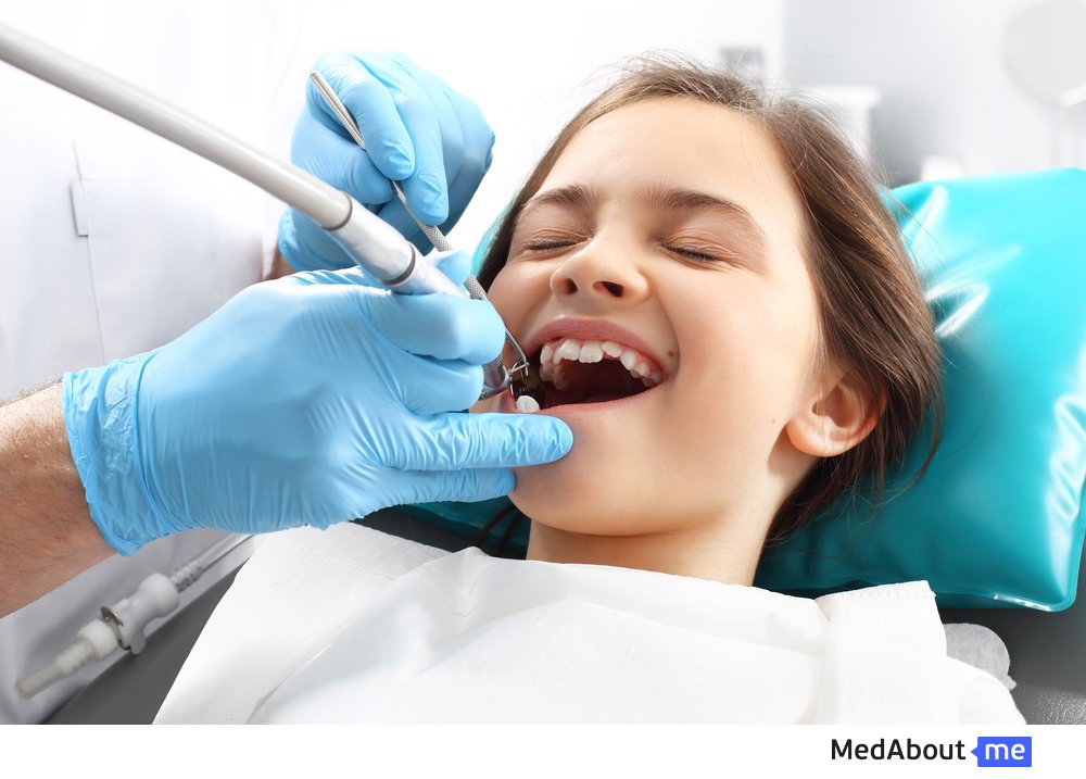 Как лечат кариес детям на постоянных зубах