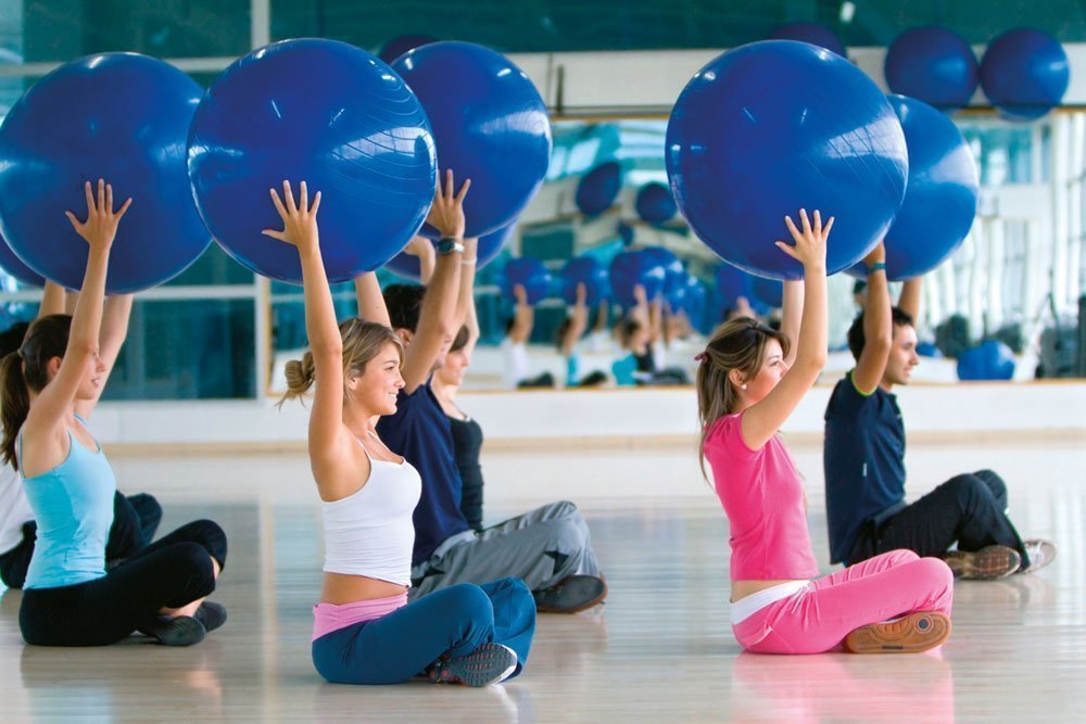 Фитнес для похудения: упражнения с гимнастическим мячом