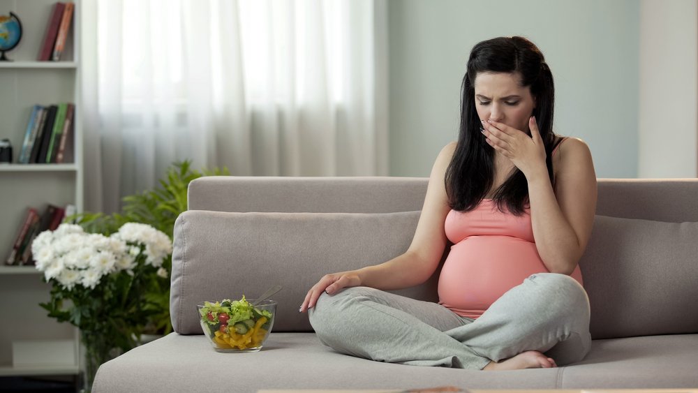 Когда начинается токсикоз при беременности и почему он возникает?
