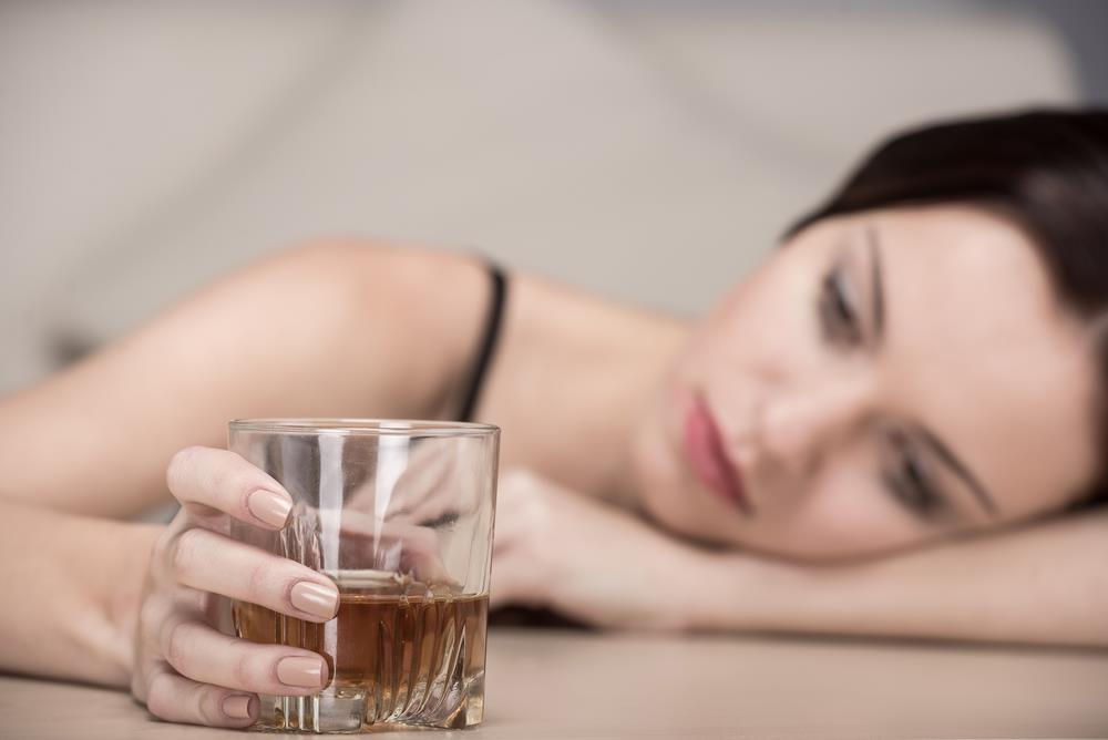 Женский алкоголизм: пьяница мать — горе семье