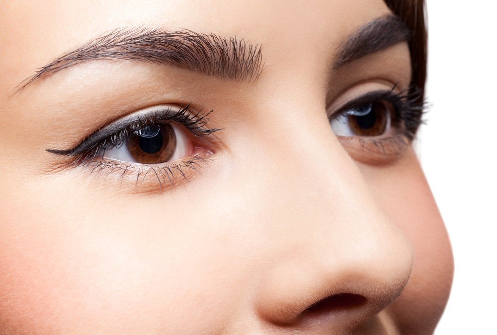 Коричневые глаза: тонкости макияжа при разных оттенках