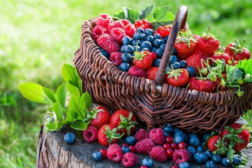 Местные ягоды, овощи и фрукты