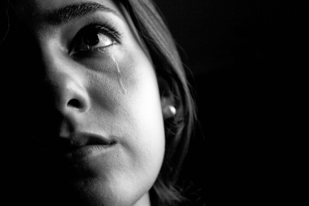 Какие факторы стресса заставляют плакать?