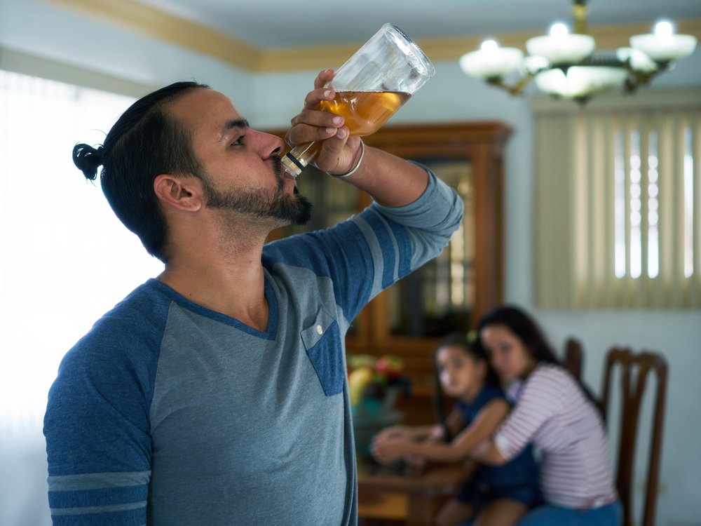 Течение алкоголизма: когда нужно бить тревогу