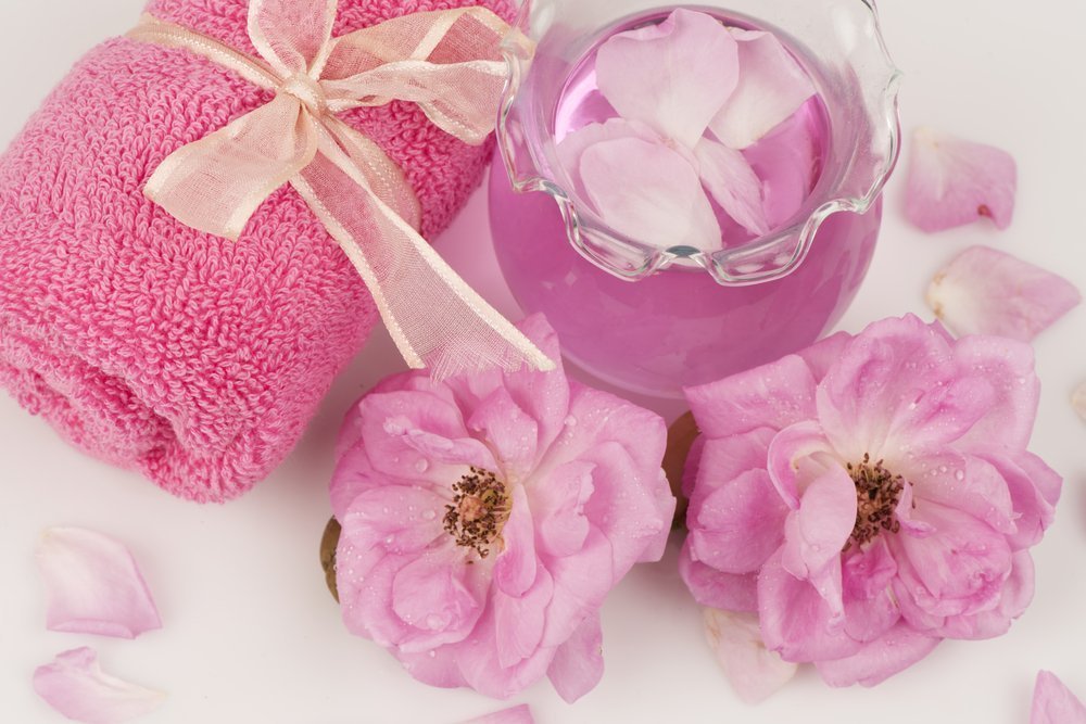 Ароматный уход за кожей: розовая освежающая вода