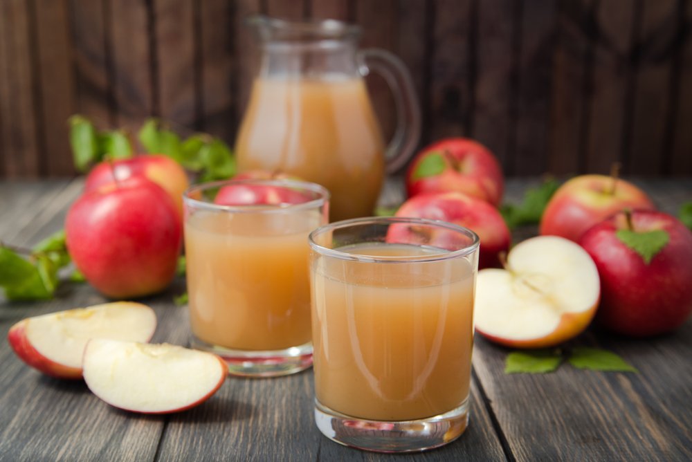 Простой рецепт яблочного сока с гвоздикой и корицей