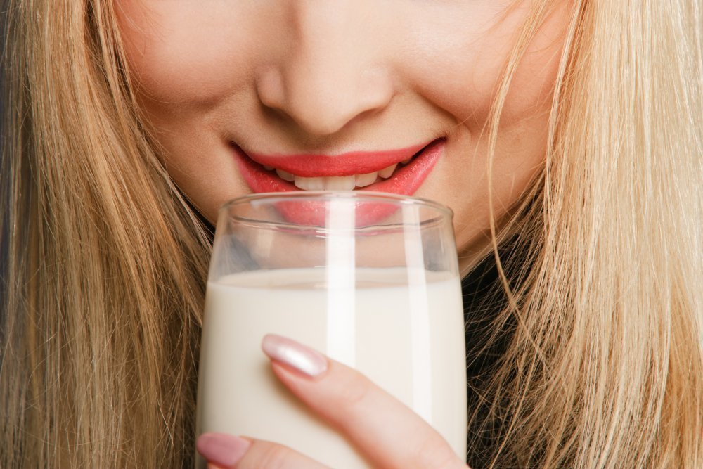 Употребление коровьего молока благотворно влияет на лактацию