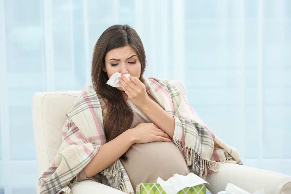 Чихание, насморк и слезотечение при аллергии