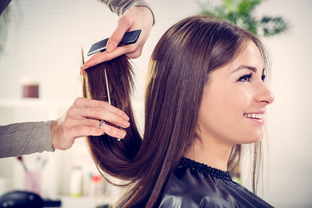 Красота длинных волос: процедура расчесывания