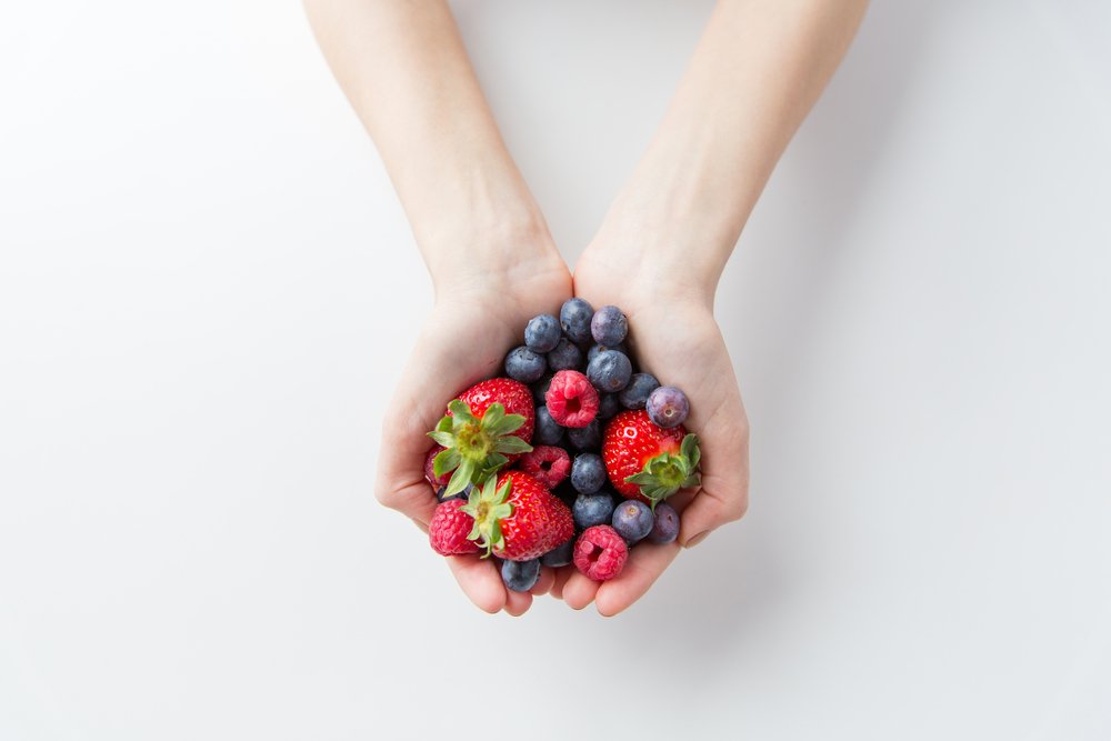 6 самых полезных ягод для кожи лица