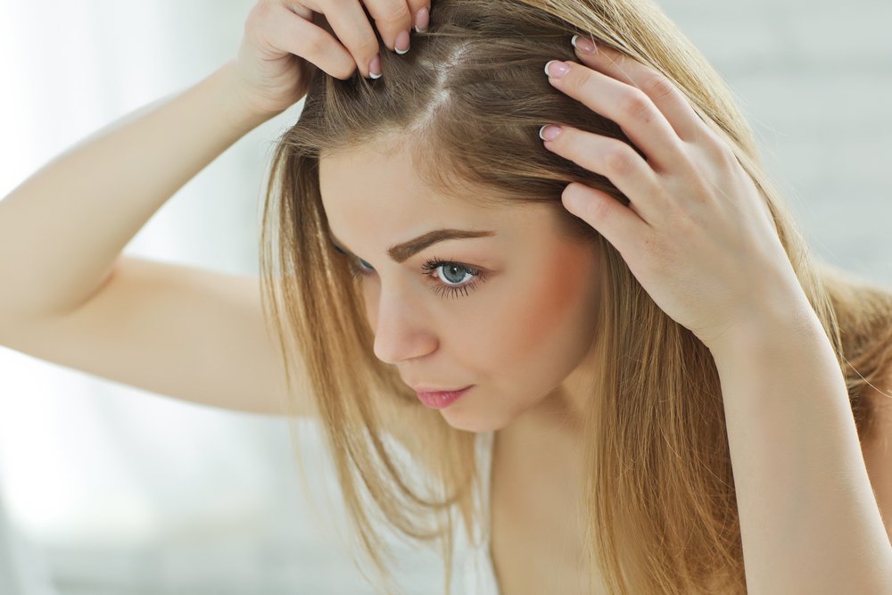 Выпадение волос у женщин: основные причины