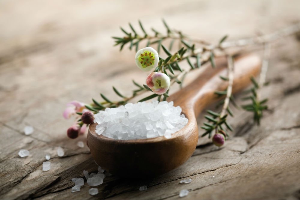 Использование полезных качеств соли для красоты и здоровья