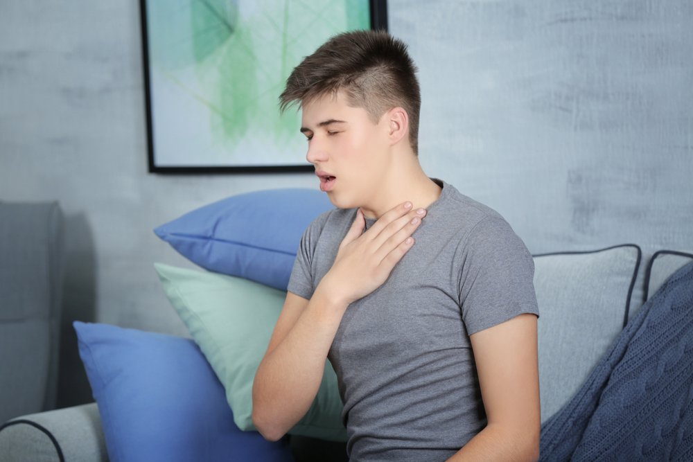 Симптомы при абсцедирующей пневмонии: кашель, одышка, боль в груди
