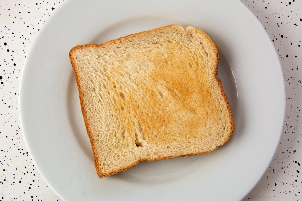 Миф 5: Для сидящих на диете черный хлеб полезнее белого