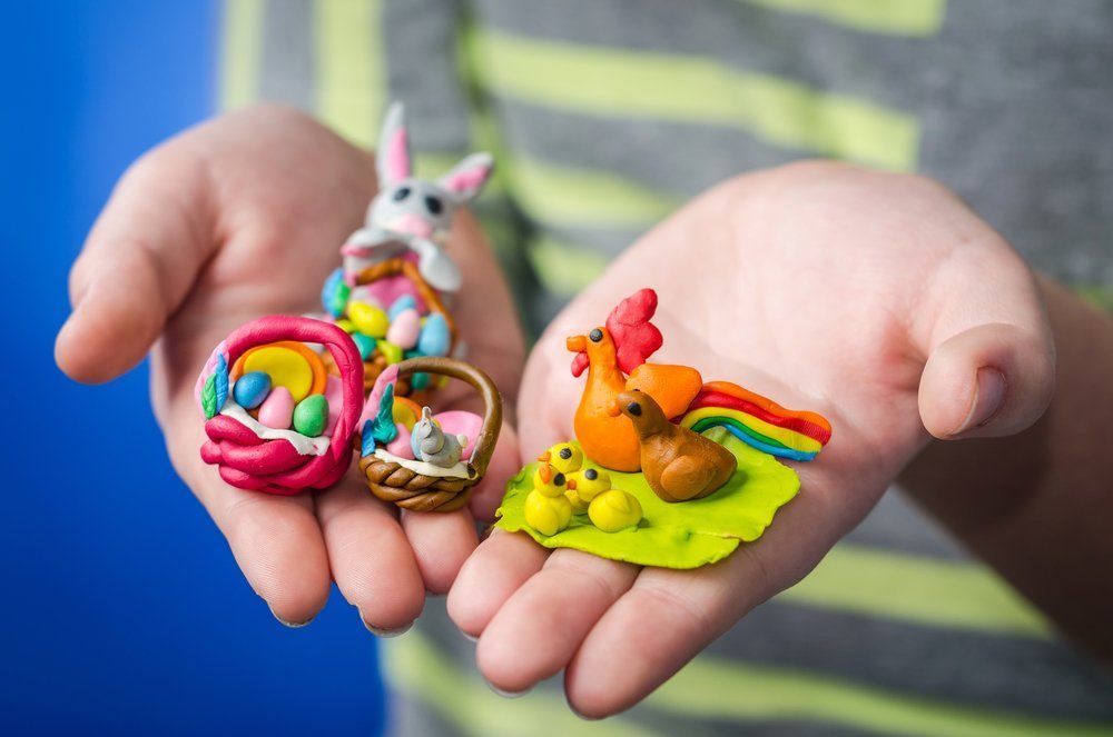Развитие ребёнка: польза игр с пластилином
