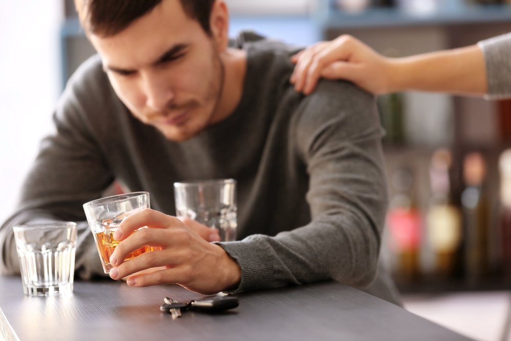 Почему женщины остаются в отношениях с алкоголиками?