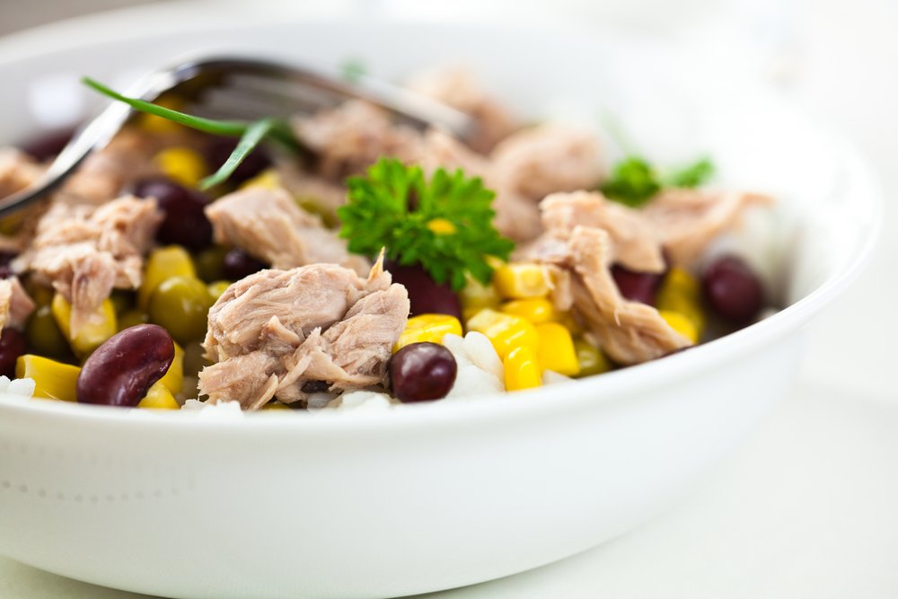 Простые рецепты вкусных и сытных блюд: салат «Веселый тунец»