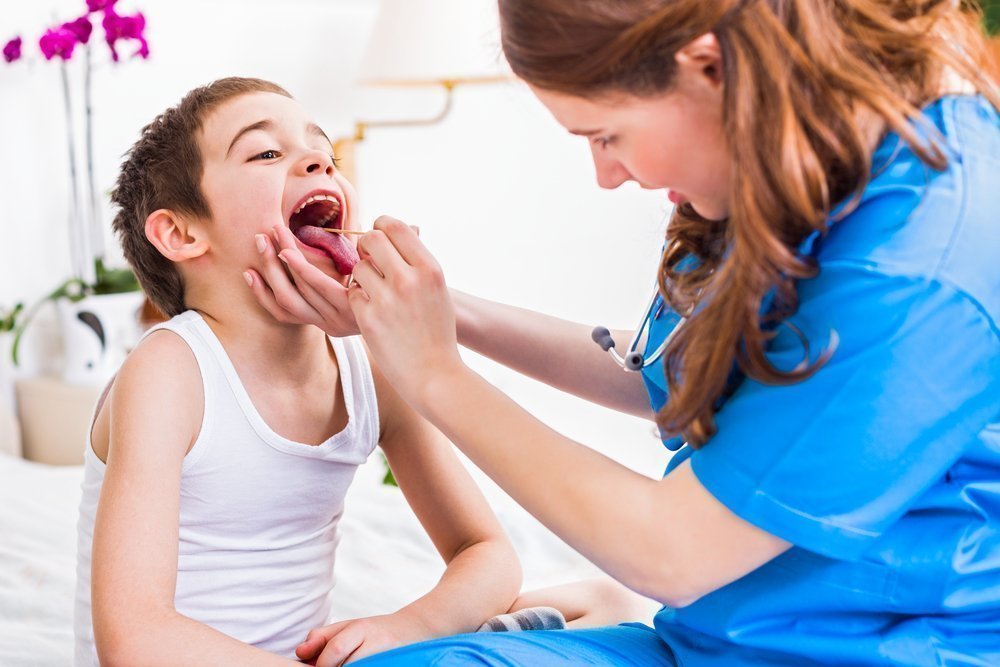 Боль в горле при гриппе у детей