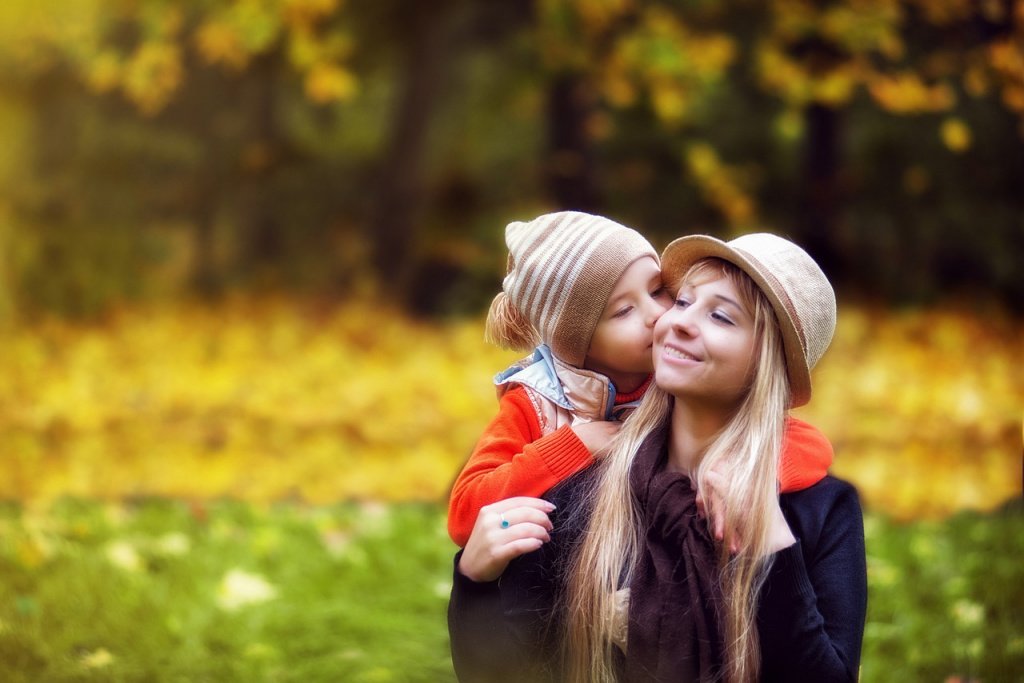 Как помочь ребёнку установить гармоничную эмоциональную связь с матерью?