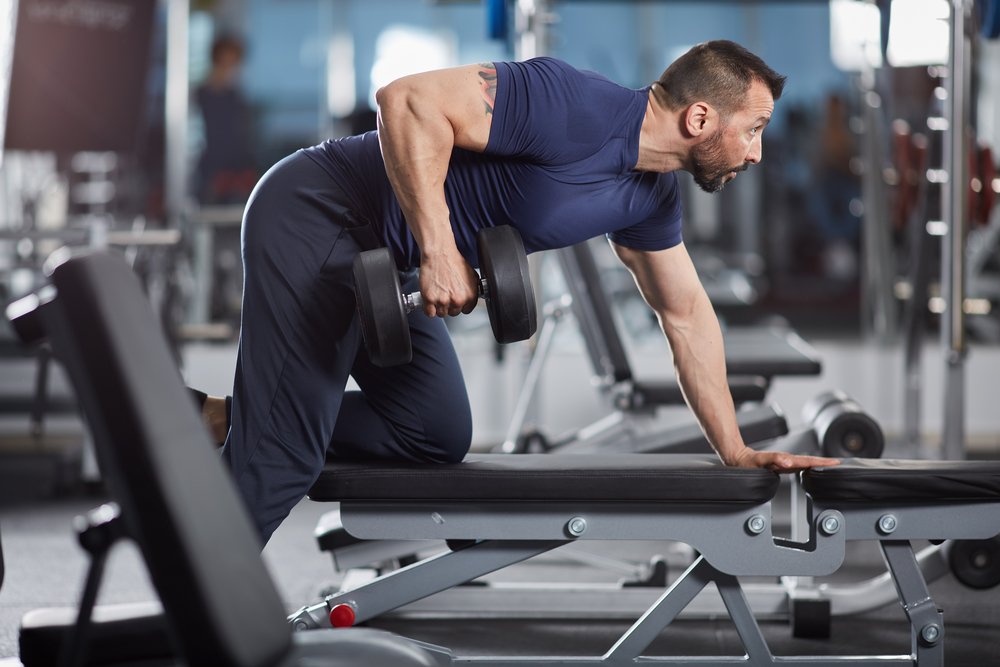 Пример базовой фитнес-тренировки для развития мышц спины