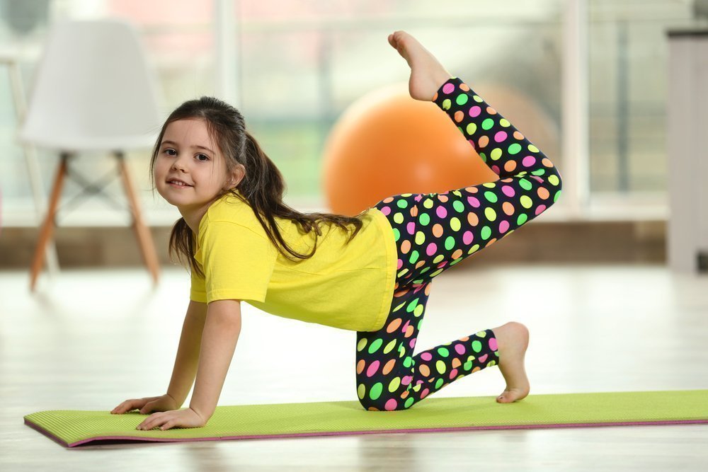 Практика йоги и ее значение для детей и взрослых