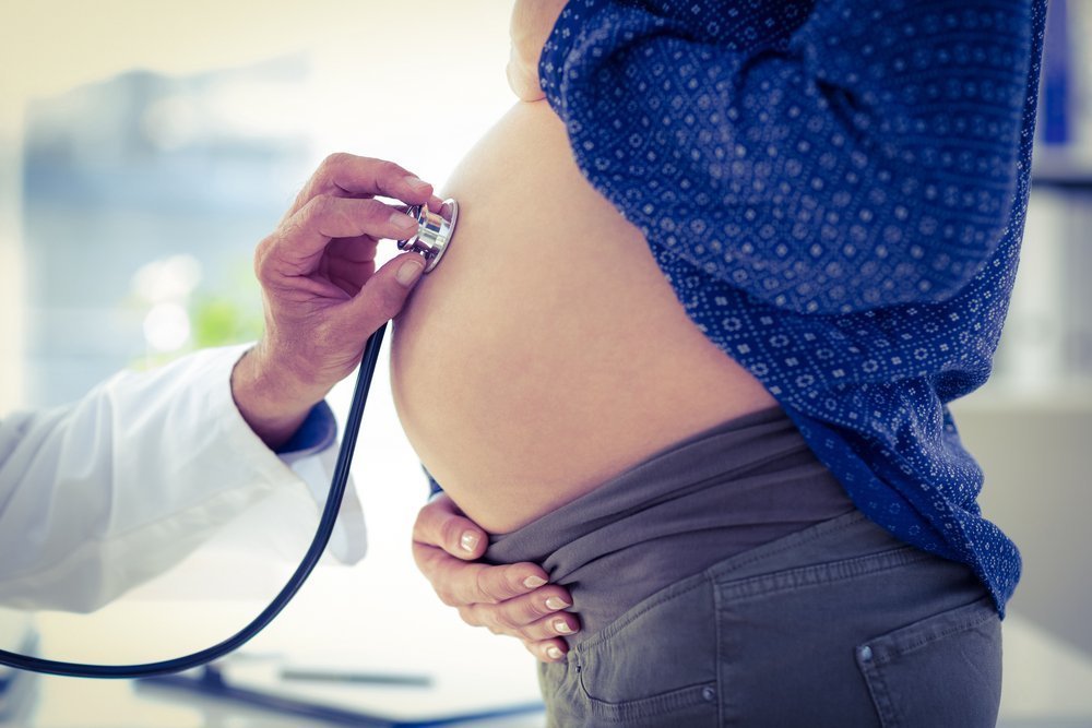 Почему развивается синдром сдавления нижней полой вены при беременности?