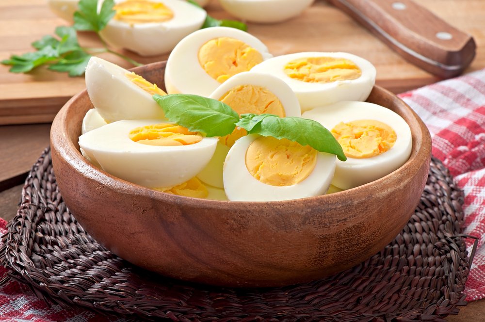 Сколько яиц в день нужно есть