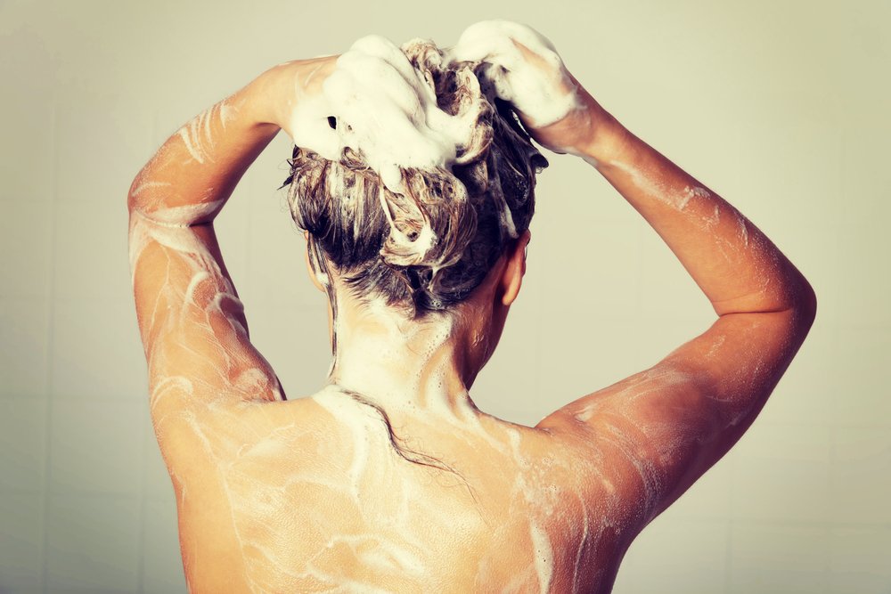Уход за волосами начинается с их мытья