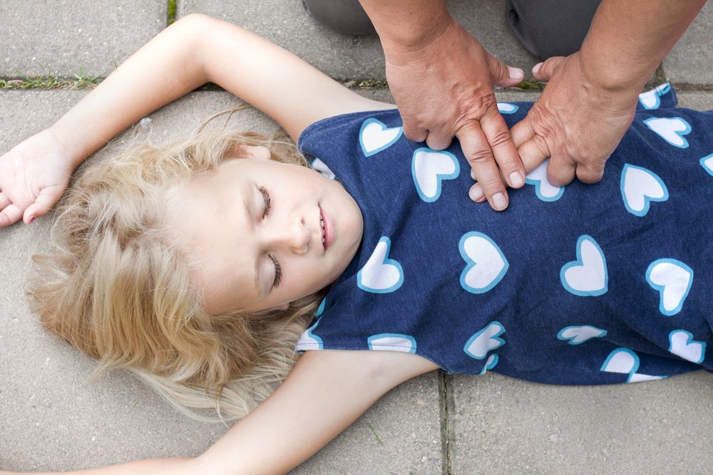 Что делать, если ребёнок потерял сознание?