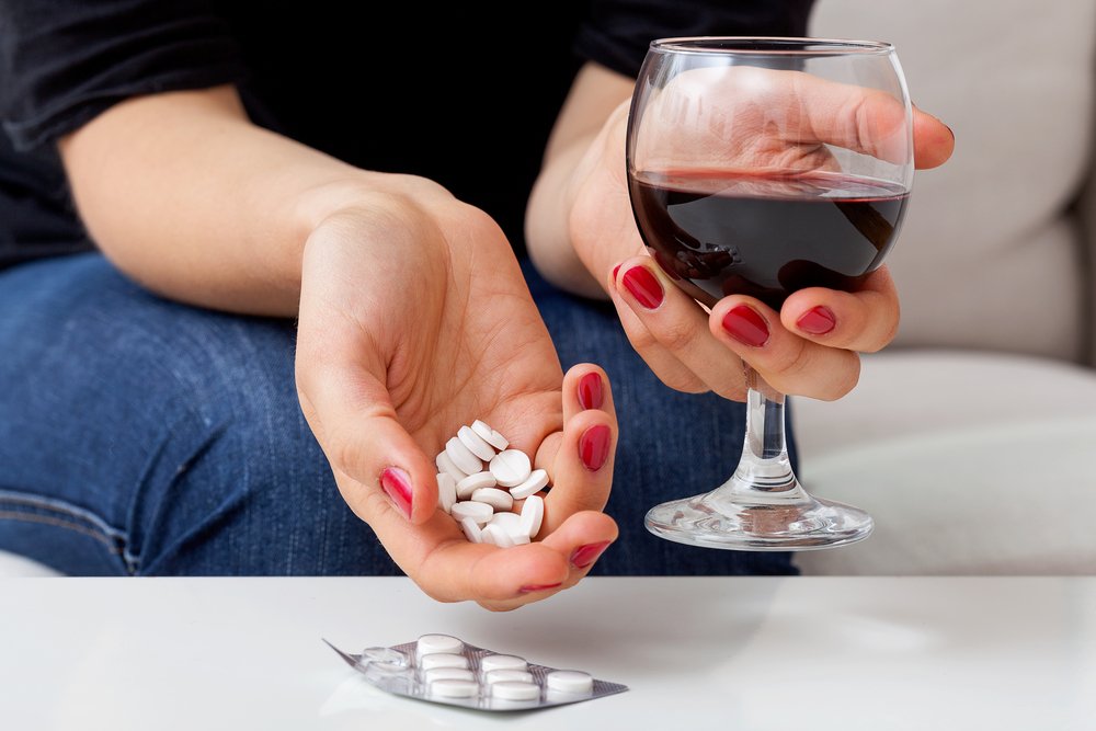 Что влияет на совместную судьбу лекарств и спиртных напитков?