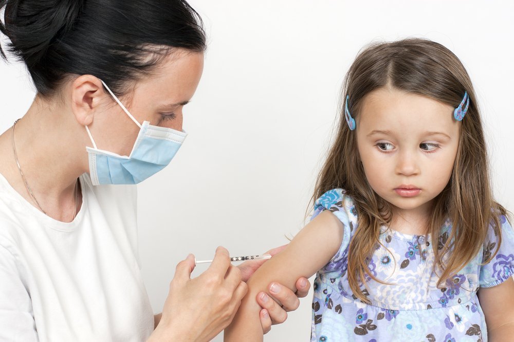 Можно ли гулять с ребенком после прививки от гепатита и полиомиелита thumbnail