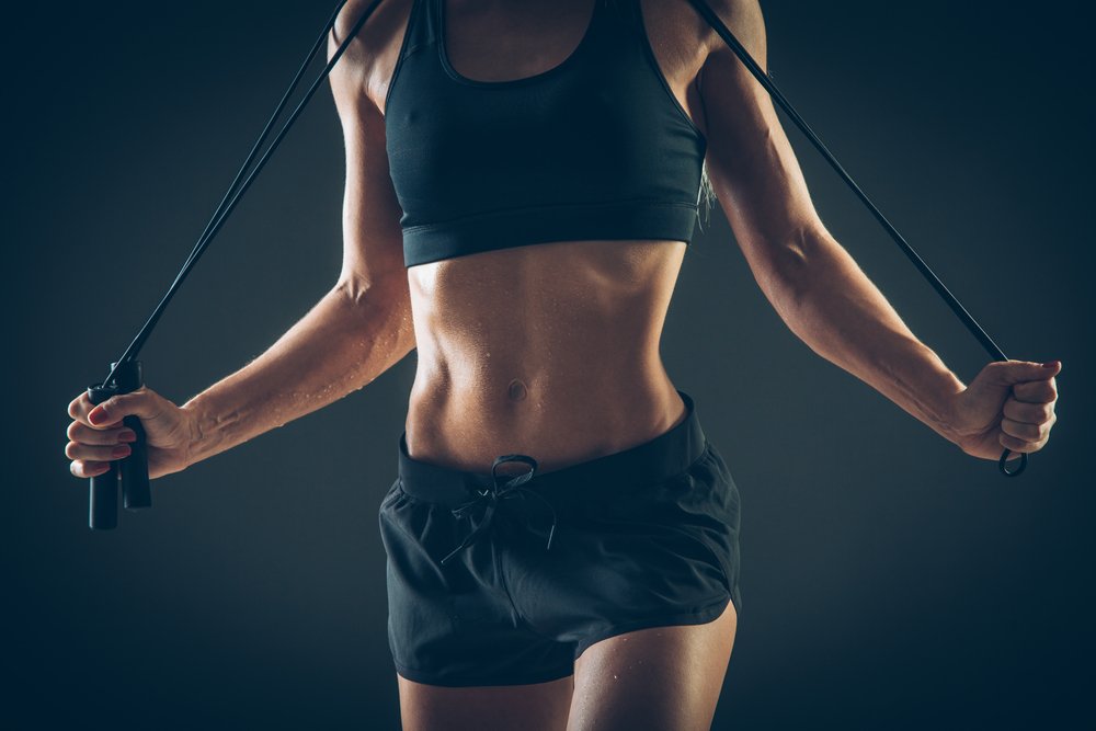Скакалка — самый простой тренажер для фитнес-упражнений