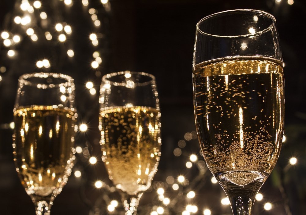 Лайфхак 10: Игристое шампанское с миллионом пузырьков