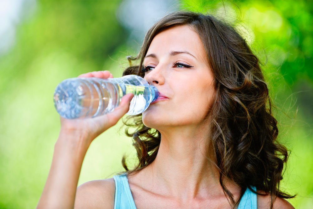Питание и питьевой режим: как надо есть и пить в жару?