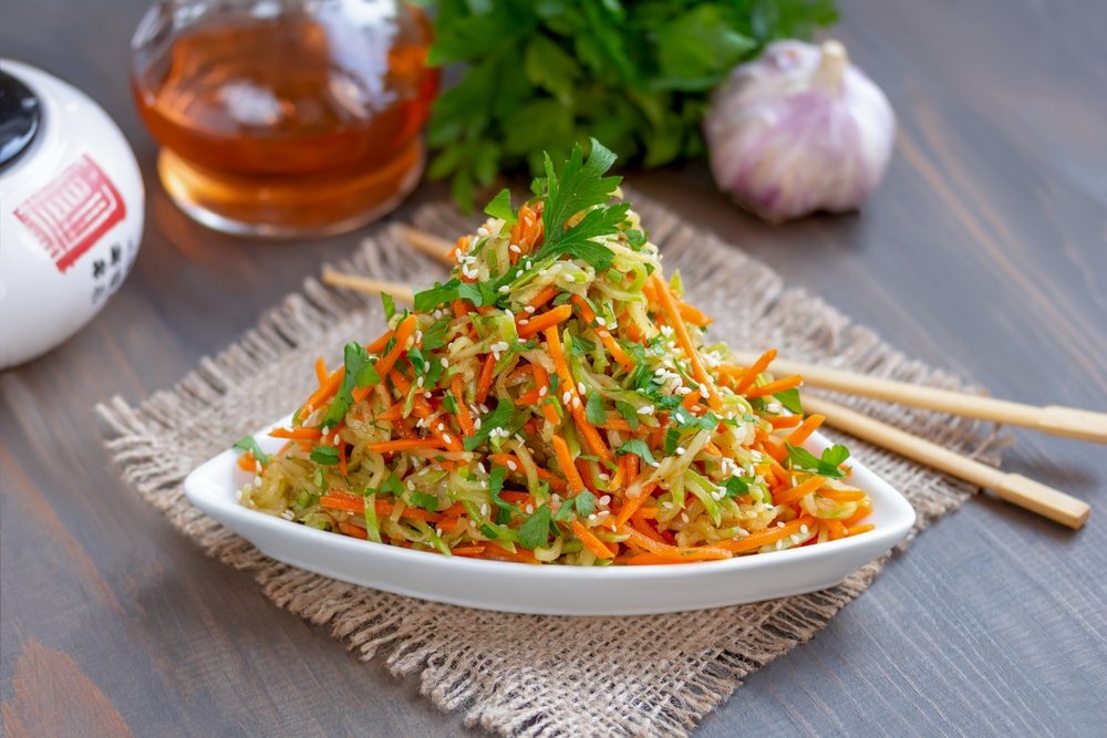 Как приготовить кабачки по-корейски с морковью?