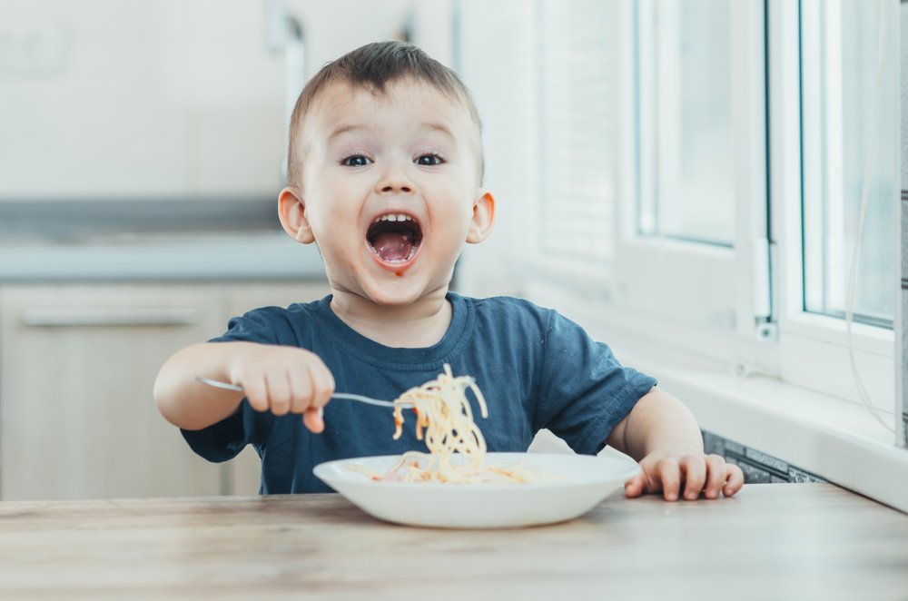 Белки, жиры и углеводы в детском питании: чем полезна лапша?