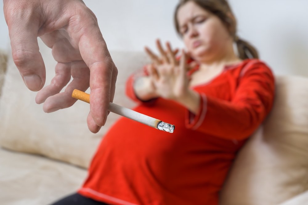 Дым и беременность: отравление до рождения