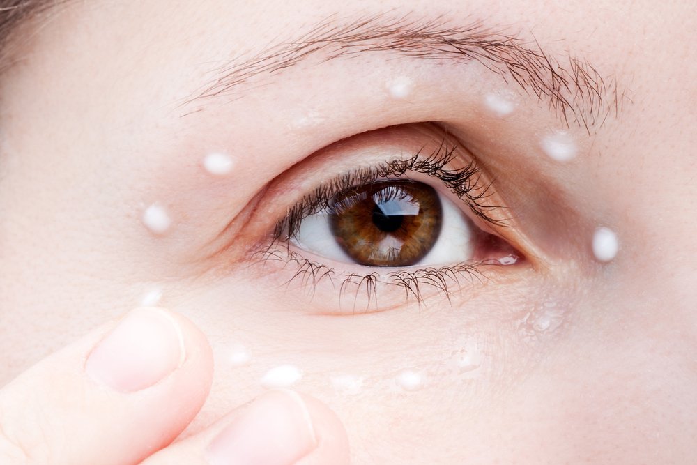 Профилактика первых морщин: выбираем крем для кожи вокруг глаз