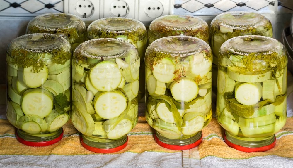 Modi popolari per preparare le zucchine in scatola