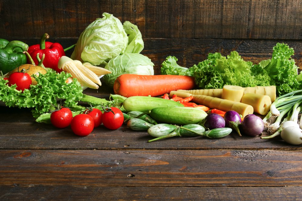 Здоровое питание: фрукты и овощи, богатые кальцием