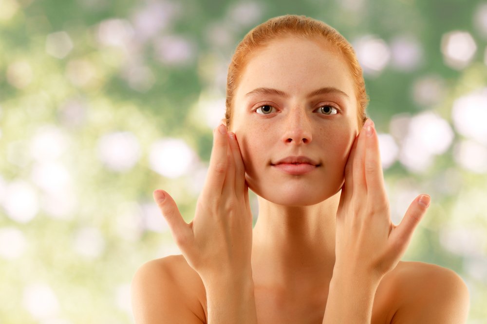 Какие внешние и внутренние факторы отвечают за мягкость кожи?