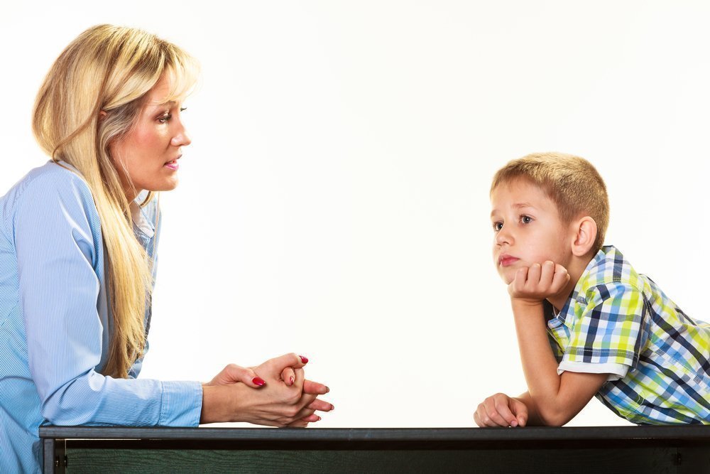 Советы родителям: что делать, если ребёнок придумал себе друга?