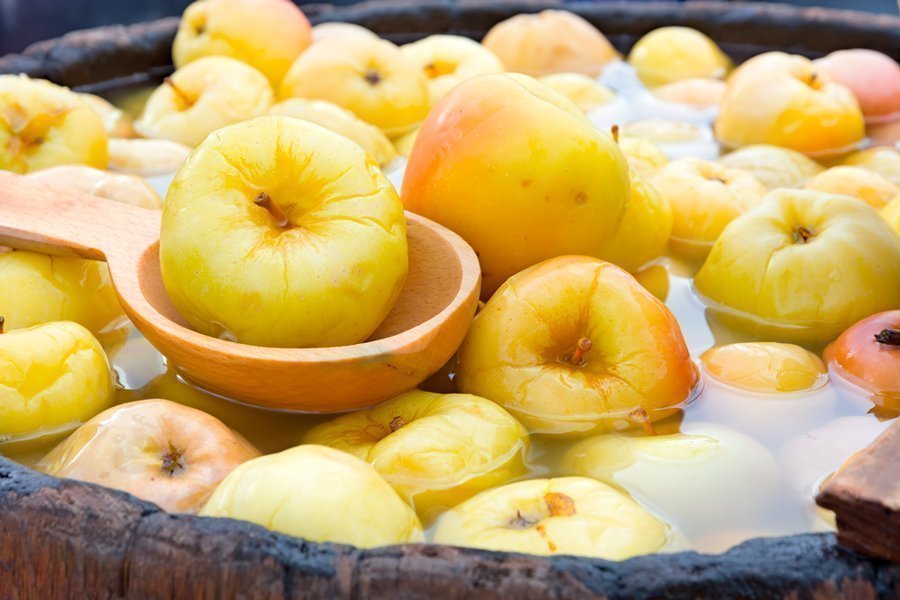 Моченые яблоки с медом Источник: mobiba.msk.ru