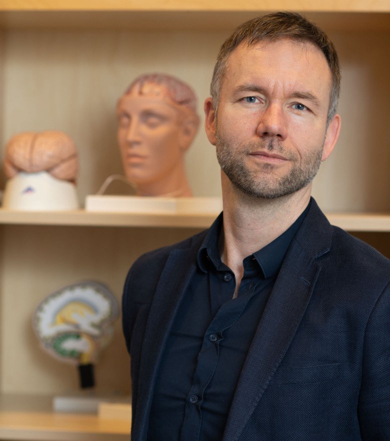 Андреас Олссон, психоневролог, профессор кафедры клинической неврологии Karolinska Institutet