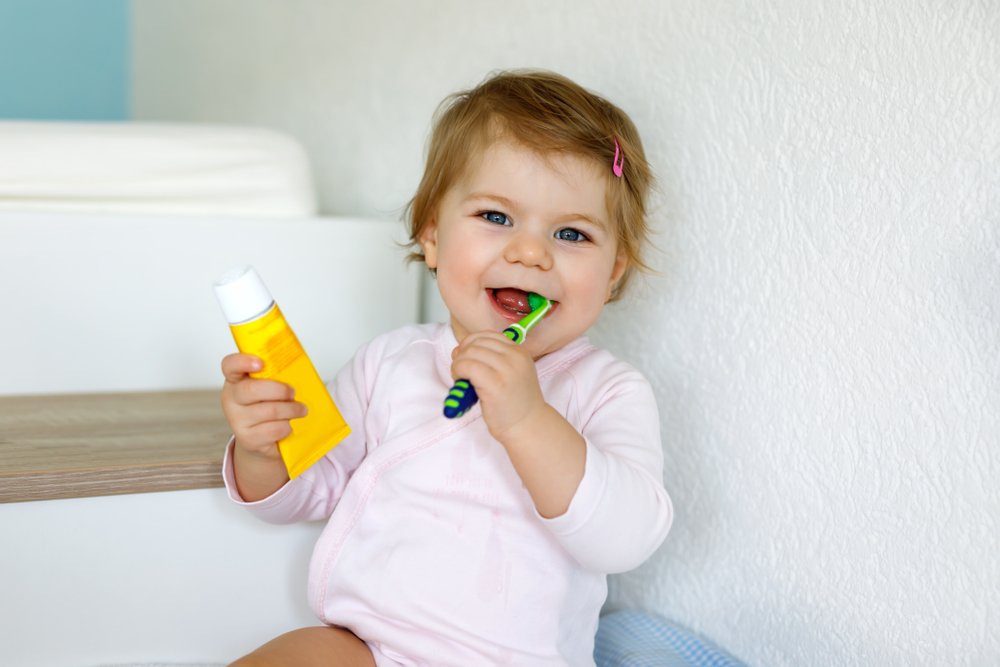 Лучшая зубная паста для первого зуба: от 6 месяцев до 3 лет