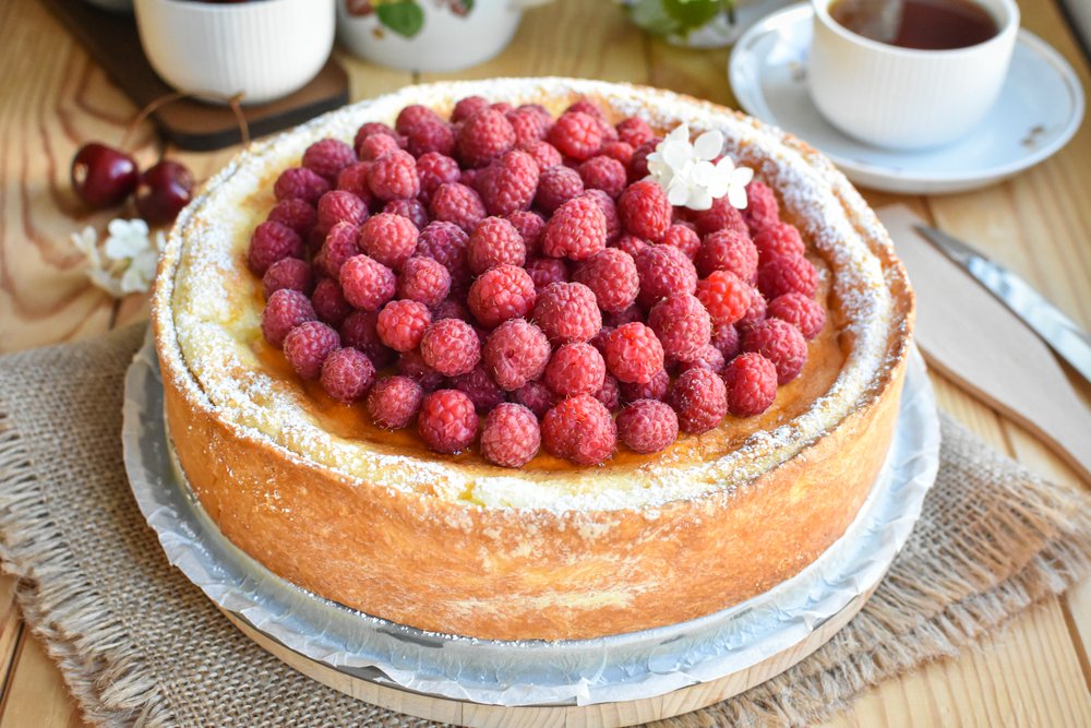 Как испечь пирог с ароматной ягодой на кефире?