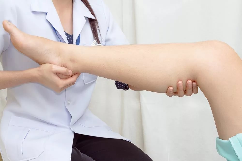 Записаться на прием к врачу для решения проблемы с кожей ног