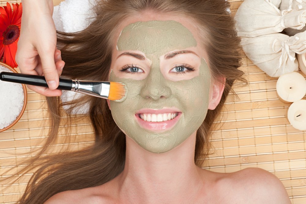 Натуральная маска для лица: преимущества домашней косметики