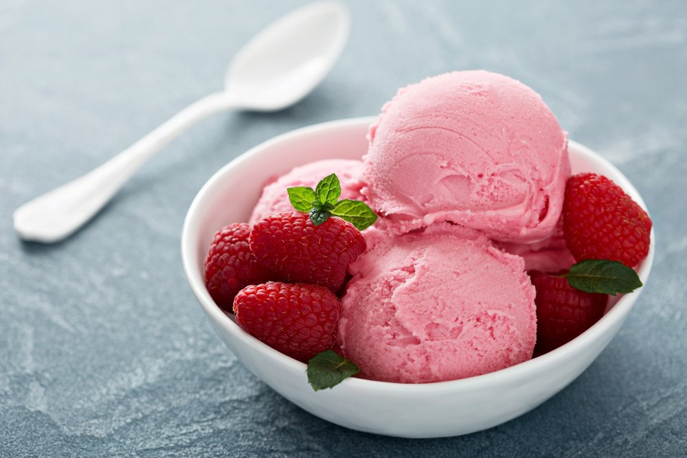 Творожно-клубничное мороженое на десерт